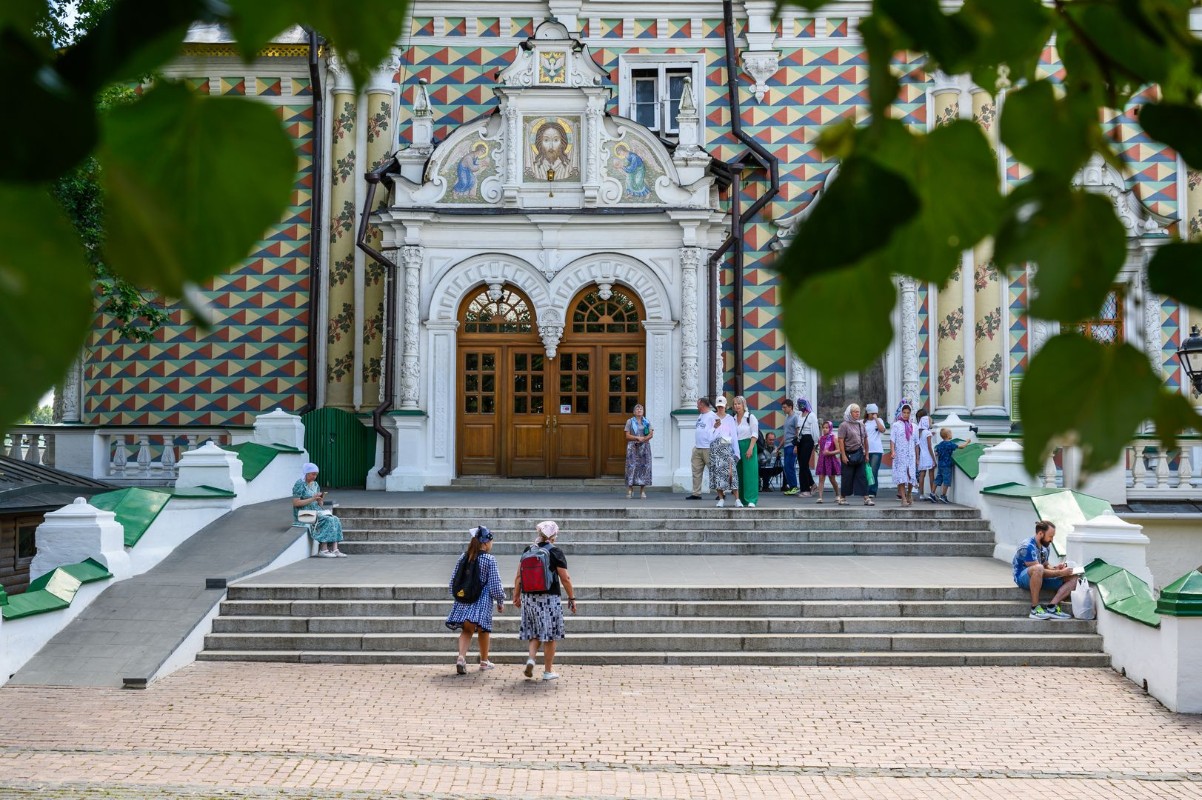 Солнечная Свято-Троицкая Сергиева лавра. Сергиев Посад. Фото: медиасток.рф