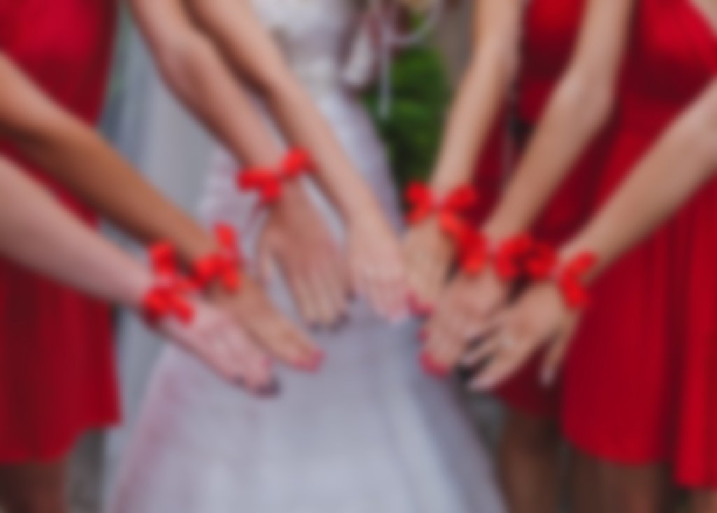 Маникюр к красному платью для брюнетки на свадьбу