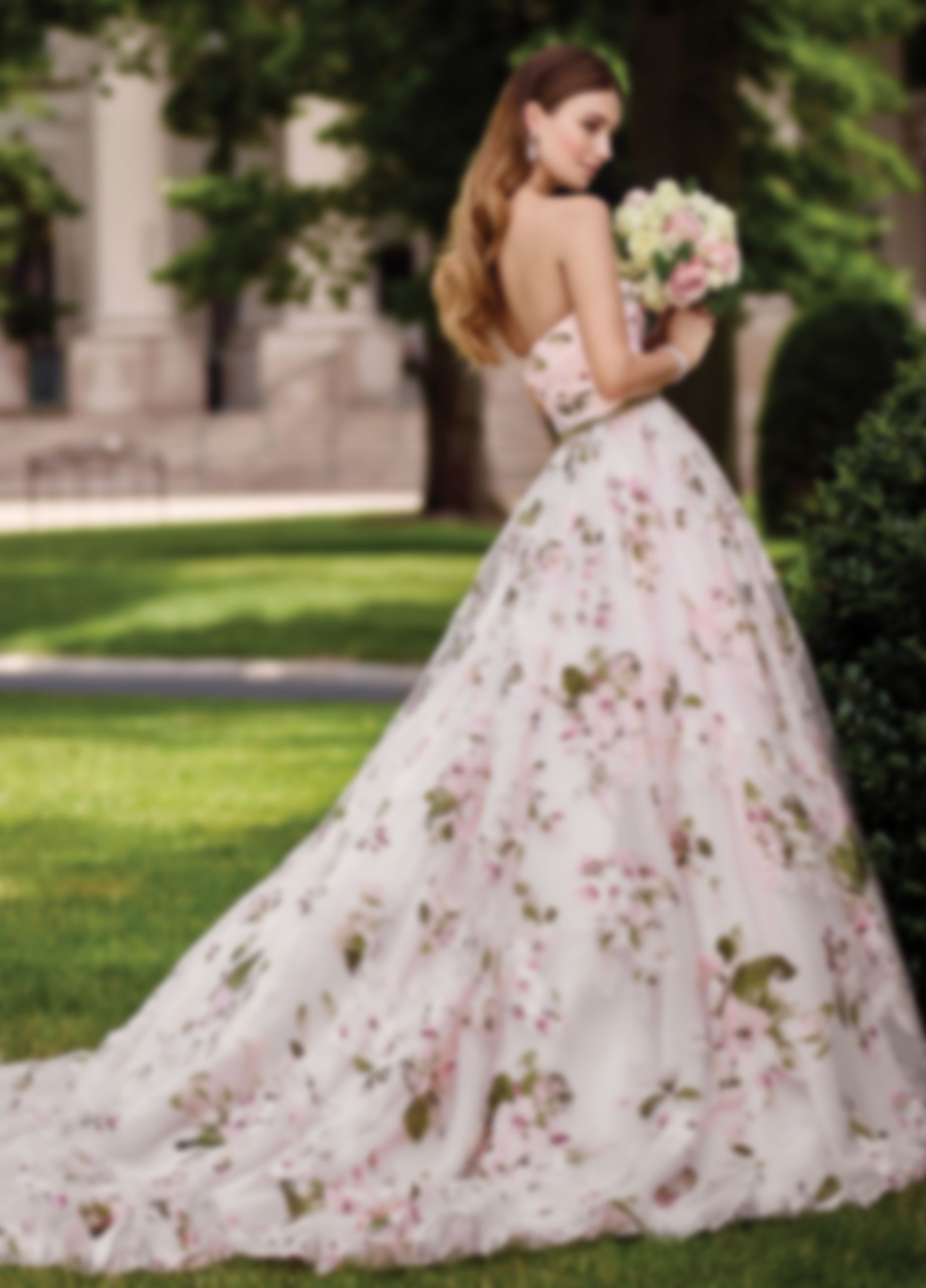 Свадебные платья цветами