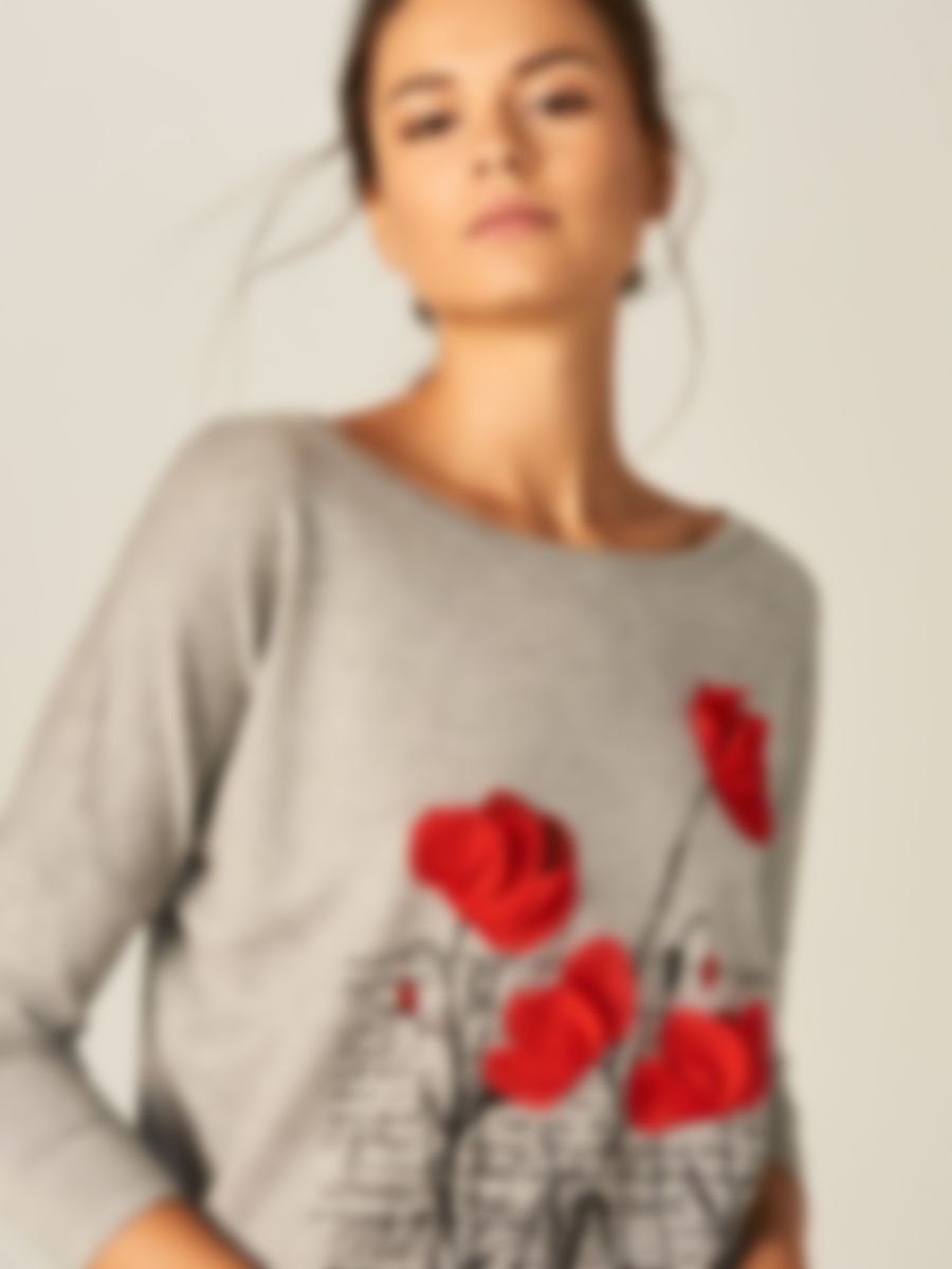 Вязаные свитера с цветами