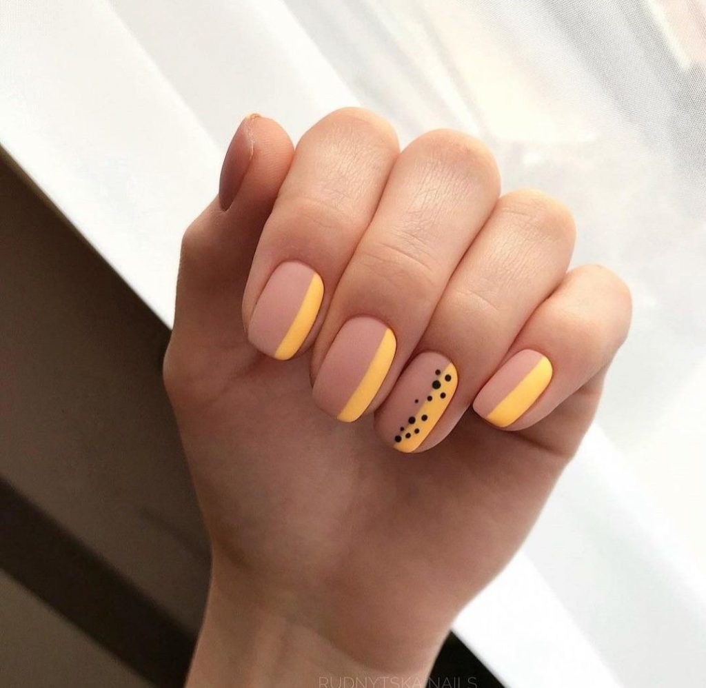 Желтые короткие ногти