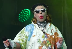61-летняя королева рок-н-ролла Жанна Агузарова объявила о возвращении на сцену