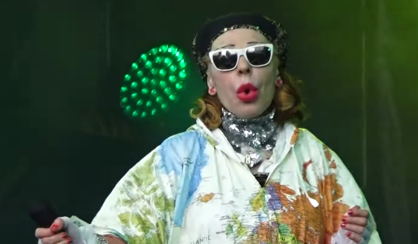 61-летняя королева рок-н-ролла Жанна Агузарова объявила о возвращении на сцену